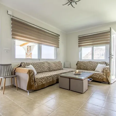 Golden Sunrise Stegna شقة *